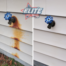 Rust & Oxidation Removal on Vinyl Siding: What Actually Works Thumbnail
